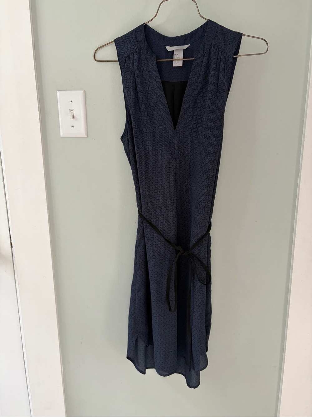 H&M Navy and Black light-weight v-neck shirt dress women’s XS (2)